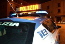 Minaccia di morte e ferisce compagna con le forbici