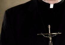 Abusò di 10 minori, prete condannato a 20 anni