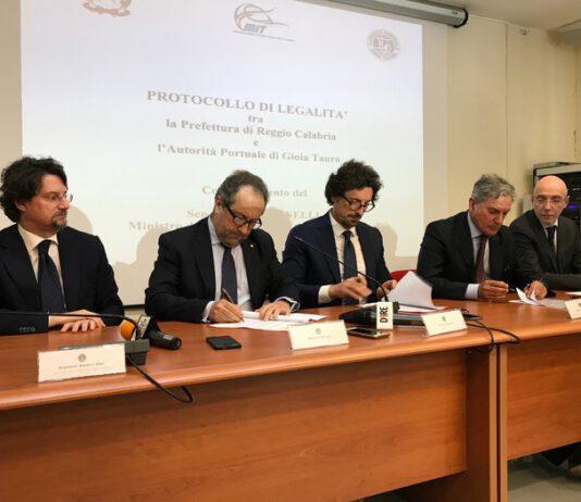 Toninelli: “Rilanciare il Porto che rappresenta il motore economico di questa regione”