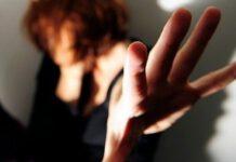 Violenta la compagna e la minaccia, allontanato da casa famiglia