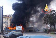Autobus in fiamme a Soverato