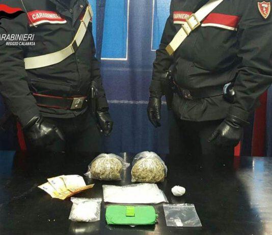 Sorpreso a gettare droga dalla finestra, arrestato 48enne