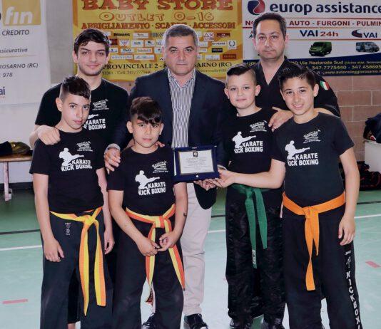 Rosarno- Il Consigliere Regionale Arruzzolo Premia i Ragazzi della Scuola di Arti Marziali A.S.D. FITNESS CLUB