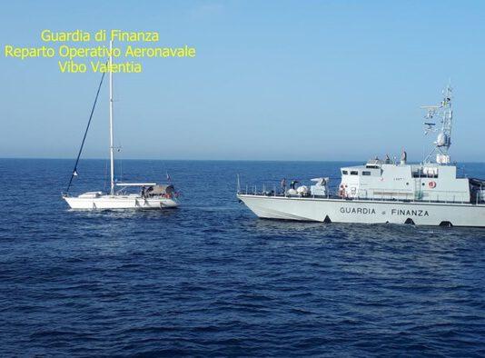 Veliero con 60 migranti sbarcato in Calabria