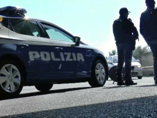 Minaccia conducente su autobus con un taglierino, arrestato
