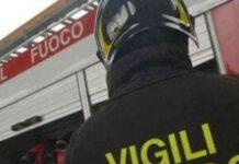 Tenta sucidio buttandosi dalla finestra, vigili salvano donna