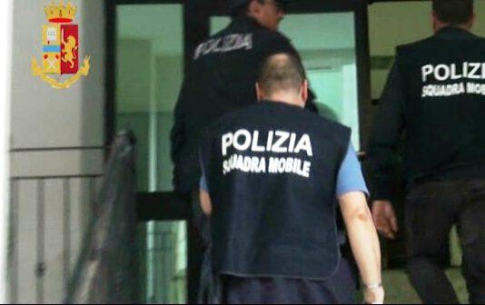 Maltratta e incendia casa compagna- arrestato