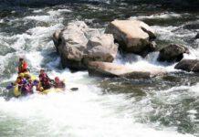 Fa rafting e finisce su rocce, soccorsa