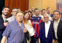Crotone calcio su maglia squadra donata a Salvini: “Non permettiamo a nessuno di strumentalizzare la nostra maglia per fini politici