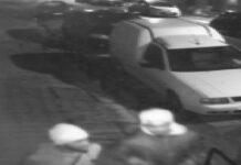 Aggredito alle spalle, picchiato e derubato, due arresti