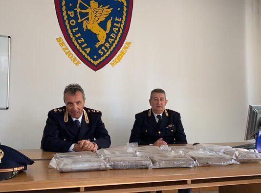 Viaggiava in auto con cocaina ed il figlio di 5 anni, arrestato calabrese a Modena