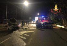 Scontro frontale tra 2 auto, grave 24enne