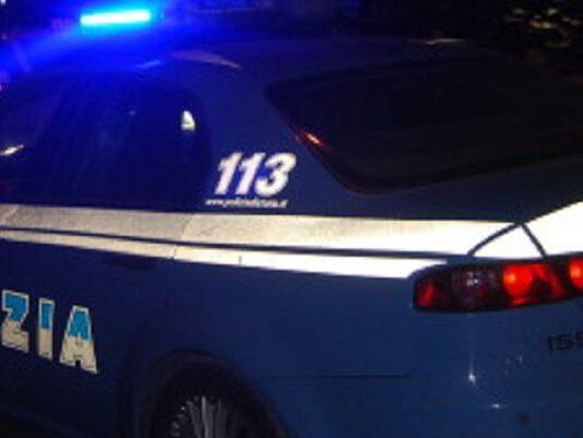 Minaccia con un coltello moglie e figli, arrestato 54enne