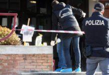 Donna si dà fuoco davanti al Tribunale dei minori- Ricoverata in gravi condizioni