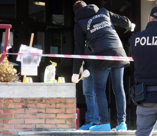 Donna si dà fuoco davanti al Tribunale dei minori- Ricoverata in gravi condizioni