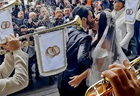 Suonarono alle nozze trash del neomelodico Tony Colombo e la ex vedova del boss di camorra- Licenziamento per 5 ispettori Penitenziaria