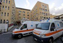 Rubano ambulanza e sequestrano operatori 118 per soccorrere amico