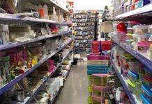 Negozio cinesi in Calabria per prevenire calo vendite, gestito da italiani e sconto su capi abbigliamento e scarpe