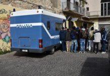 Indumenti sequestrati durante operazioni polizia, donati a persone bisognose