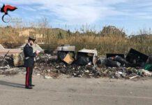 Sorpreso a buciare rifiuti, denunciato 34enne