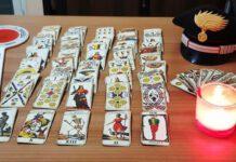 Mette a fuoco villa del marito: glielo avevano detto tarocchi