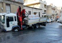 Voragine in strada a Reggio Calabria, camion sprofonda- Perdita d’acqua