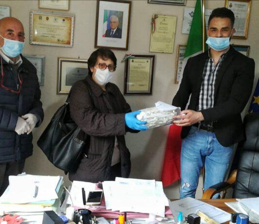 L’Associazione Nuovamente dona mascherine per la protezione individuale alle Forze dell’Ordine ed alle famiglie in difficoltà di Rosarno
