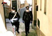 Villa San Giovanni: i Carabinieri consegnano computer portatili agli alunni dell’istituto Professionale Alberghiero Turistico per lo studio a distanza.