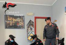 Sorpresi in casa con 15 kg di marijuana, tentano di disfarsene lanciandoli dalla finestra, arrestati