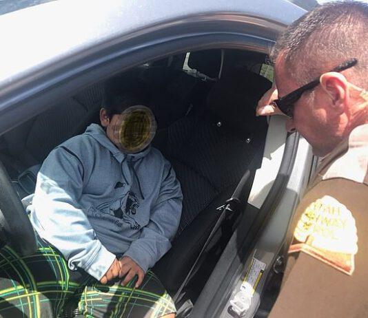 USA- Bimbo di 5 anni fermato alla guida della macchina dei genitori