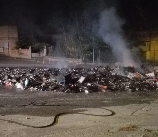 Incendiata discarica a Reggio Calabria