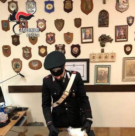 Calabria- In casa con 900 gr di eroina, arrestata studentessa 18enne