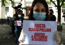 Cosenza- sit-in degli studenti contro la didattica a distanza