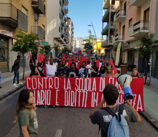 Cosenza- studenti in piazza contro la didattica a distanza