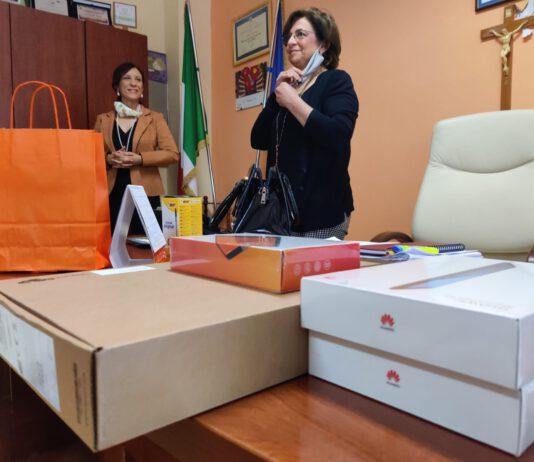 A Taurianova consegnati i primi dispositivi per la didattica a distanza perché nessuno resti indietro