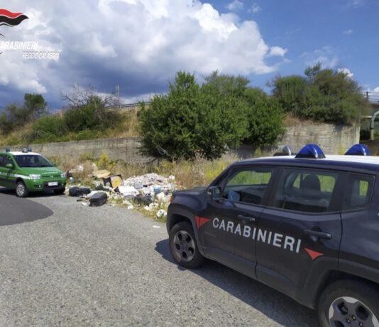 Rifiuti abbandonati in strada. Avviate procedure bonifica