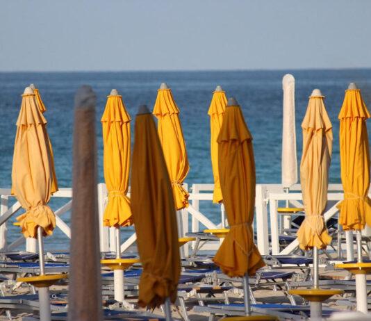 Sicilia- Zia e nipote folgorate mentre fanno doccia al lido. La donna è in coma