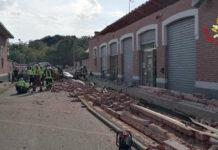 Si stacca cornicione, muoiono mamma e bimbi di 15 mesi e 5 anni