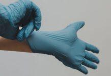 L’Oms dice NO all’uso di guanti, neppure al supermercato
