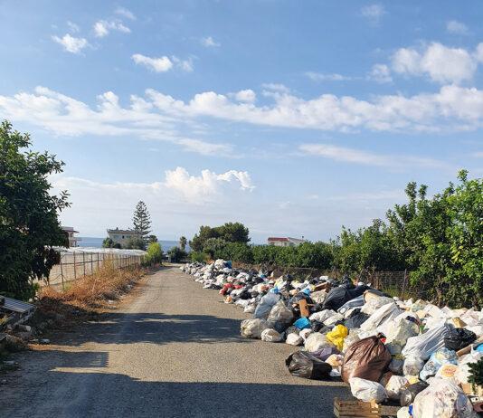 Emergenza Rifiuti: Marina di San Lorenzo invasa dalla spazzatura. Rischio di vera e propria emergenza sanitaria e figuraccia con i turisti