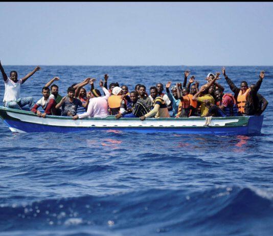 Migranti, il sindaco Lampedusa: “Nessun problema sui controlli sanitari, ma abbiamo l’hotspot pieno, con 800 persone al giorno.”