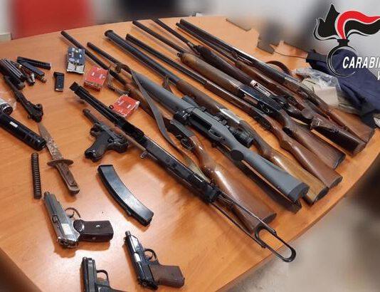 Arsenale in casa. Arrestata coppia