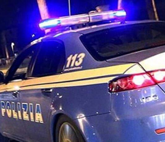 Tenta di uccidere compagna spingendola dal balcone