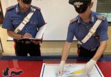 Tenta estorsione armato di coltello da macellaio, arrestato 55enne