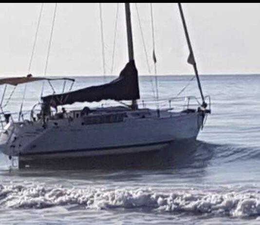 Migranti su barca a vela sbarcano su coste calabresi