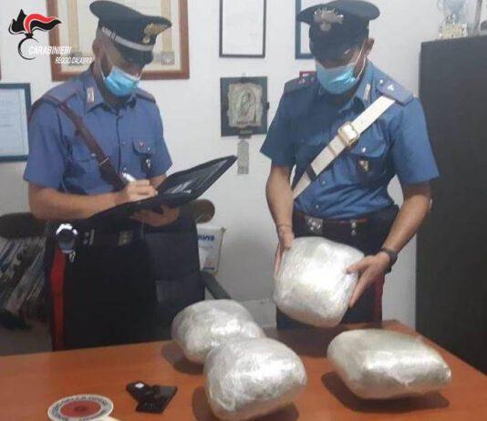 Rosarno- alla fermata dell’autobus con 4 kg di marijuana, arrestato 26enne