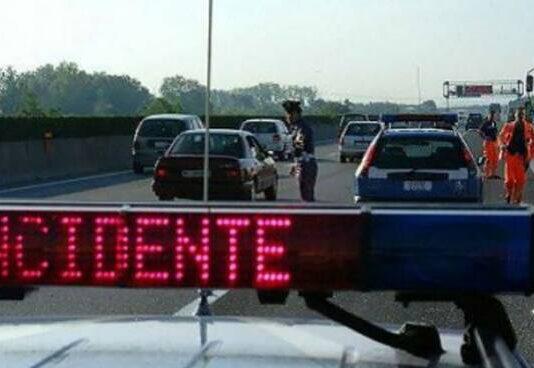 Incidente in autostrada- tre feriti