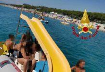 Pedalò alla deriva- bagnanti soccorsi da vigili del fuoco