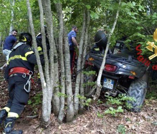 Incidente in quad, mezzo finisce in scarpata, due feriti