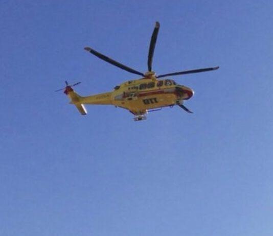 Cade in dirupo e muore schiacciato da trattore